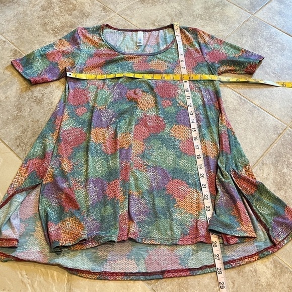 Lularoe scoop neck short sleeve hi low side slit tunic top XXS - Picture 3 of 6